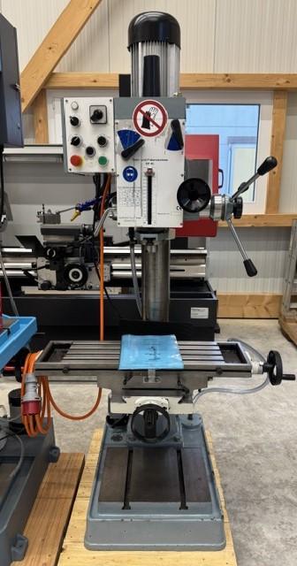 Bohr- und Fräsmaschine