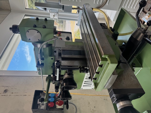 Universal Fräsmaschine TREIB_SCHAUBLIN 12